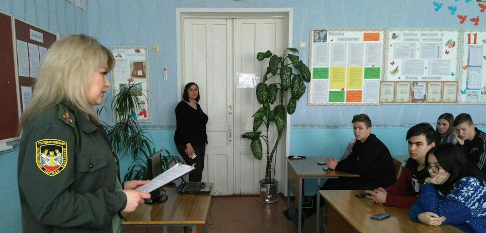 Сотрудники Петровского УИИ и ОДСД пообщались со школьниками