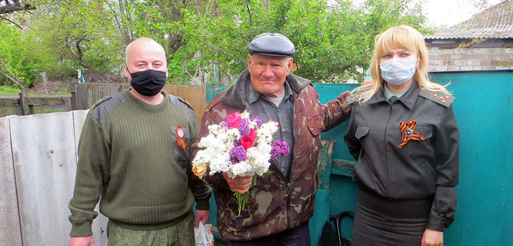 Сотрудники Киселевского исправительного центра поздравили ветеранов с Днем Великой Победы
