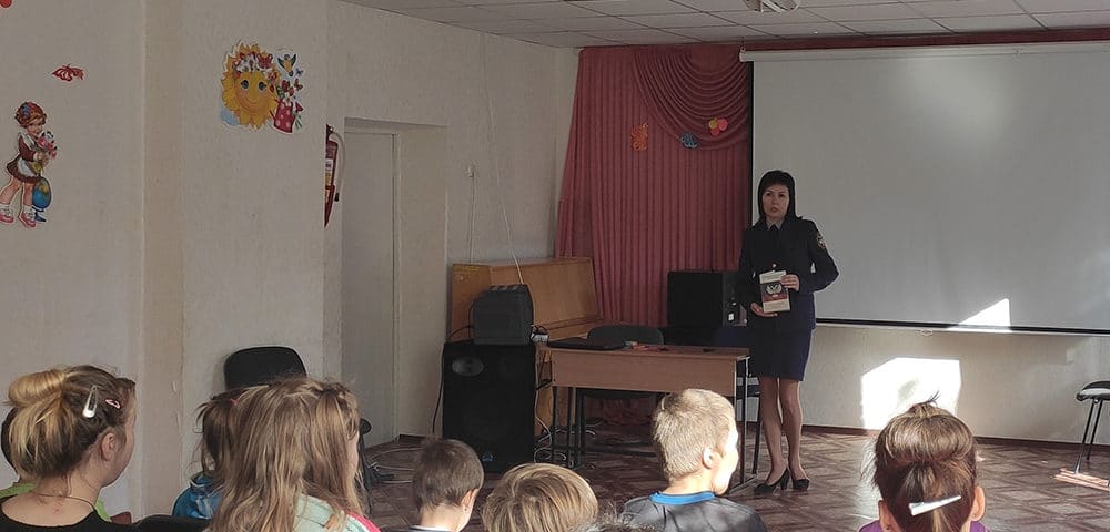 Сотрудники уголовно-исполнительной инспекции г. Горловки посетили Детский социальный центр