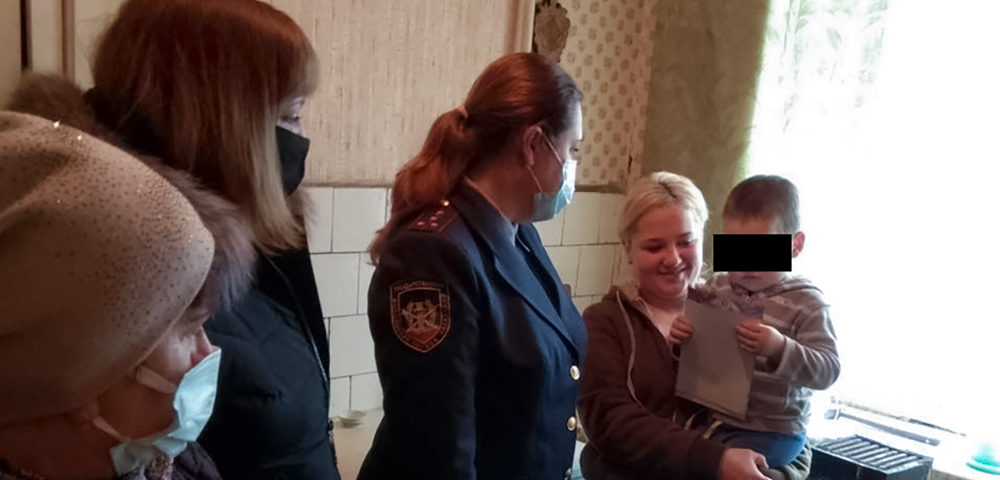 Сотрудники УИИ г. Макеевки посетили семьи, оказавшиеся в сложных жизненных ситуациях
