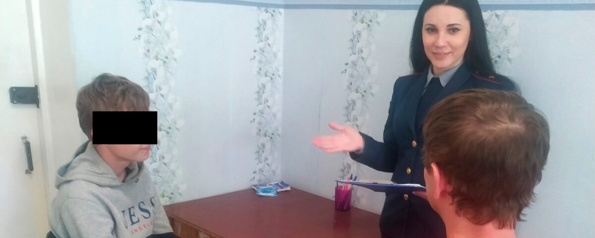 Начальник отдела УИИ города Харцызска провела правовую беседу с несовершеннолетним осужденным условно